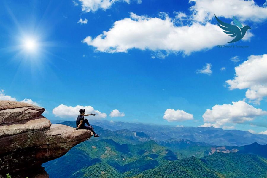 Private car Halong Bay to Moc Chau - VNT Travel & Transport