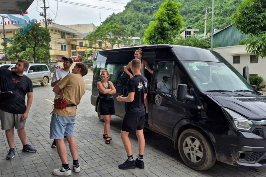 Hanoi To Hue Luxury Car - VNT Private Car