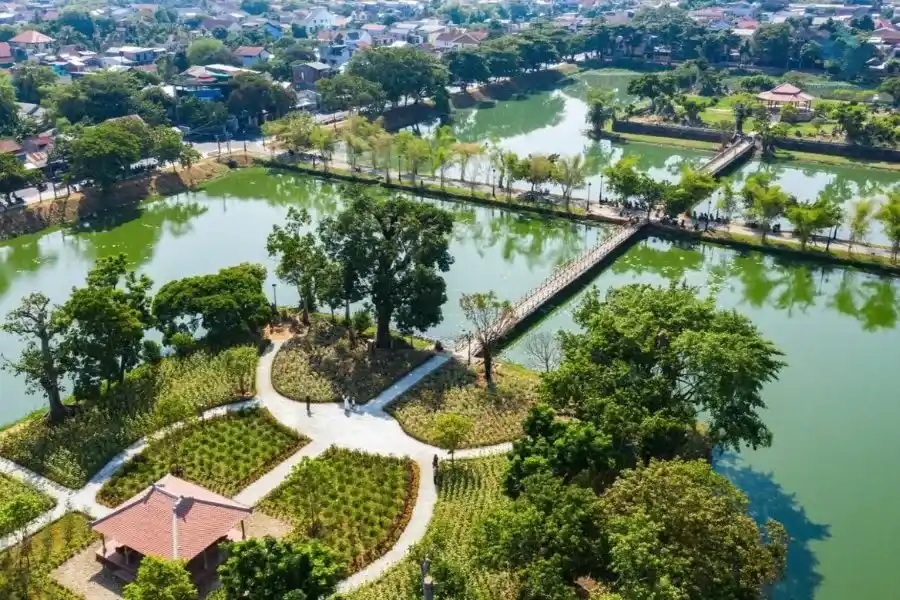 Architecture Of Tinh Tam Lake - VNT Travel