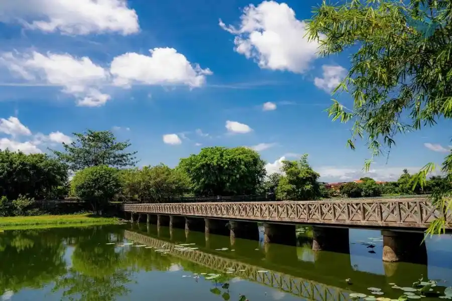 Tinh Tam Lake Hue - VNT Private Car