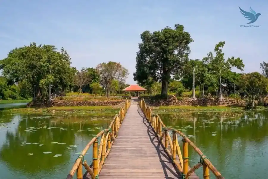 Tinh Tam Lake - VNT Private Car
