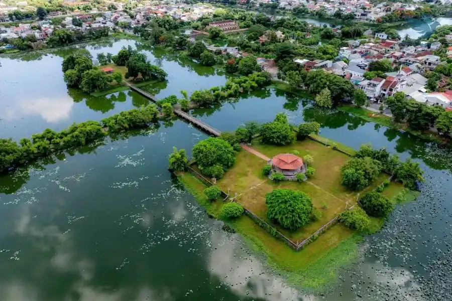 Iconic Islets and Graceful Pavilions - VNT Travel