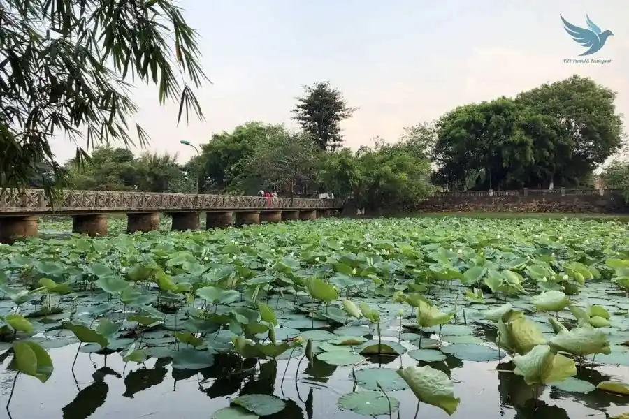 Tinh Tam Lake - VNT Private Car