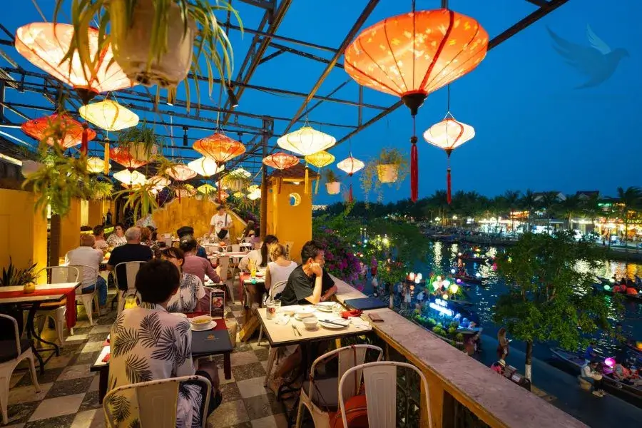 Cargo Club Cafe & Restaurant